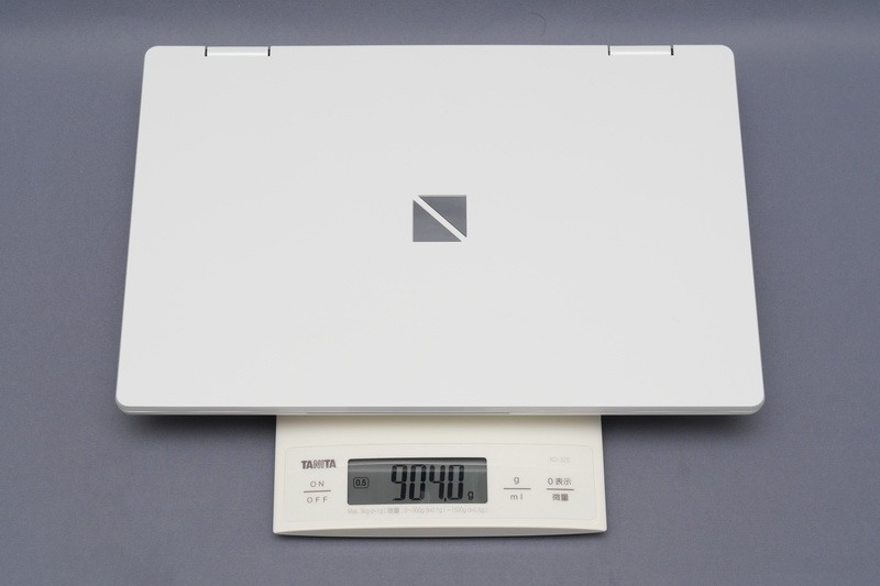 重量は実測で904g。従来モデルよりも約15gの軽量化を果たしている