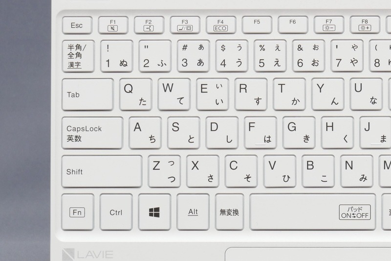 [半角/全角]キーや[Fn]キーの位置が一般的なキーボードと同等となり、スペースキー周囲のキーのピッチも広くなった