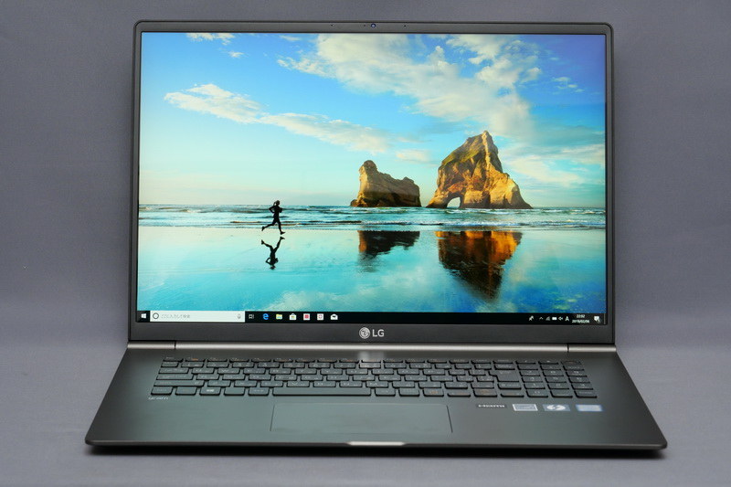 ディスプレイを開いて正面から見た様子