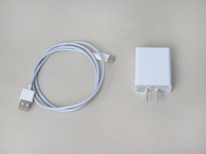 ACアダプタはめずらしくMediaTekのPump Express