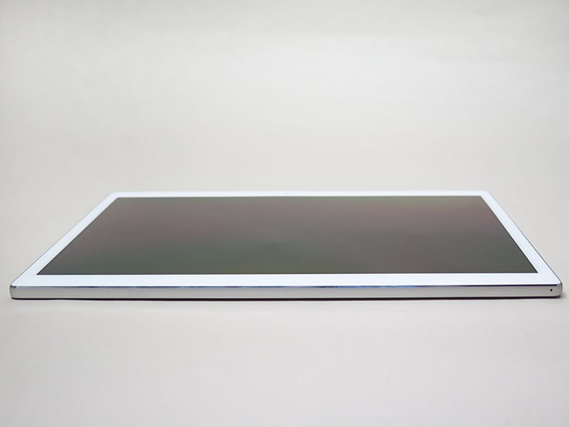 本体下部にはなにも備えていない