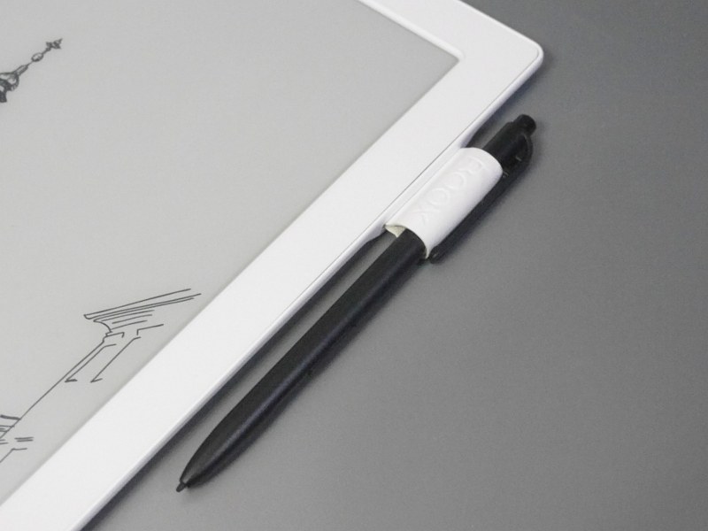 ペンは未使用時に本体右上のホルダーにセットしておける