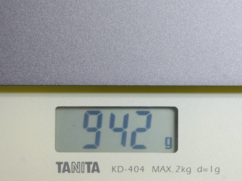 重量は実測で約942g
