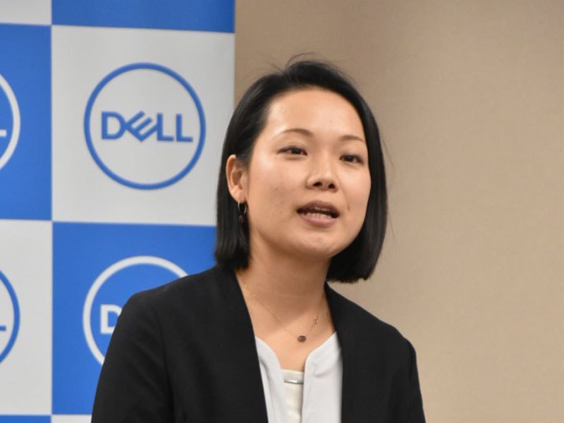 佐々木彩氏(クライアント・ソリューションズ統括本部クライアント製品本部フィールドマーケティングシニアアナリスト)