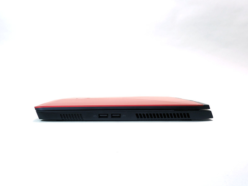 右側面はUSB 3.0×2のみ