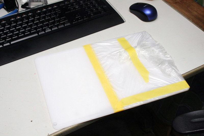 冬場は乾燥しているので、加湿器をつけずに部屋のなかに置いておけば、1～2時間で硬貨する。そんなに有機溶剤のニオイはしなかったが、気になる人は外で4～6時間乾燥を