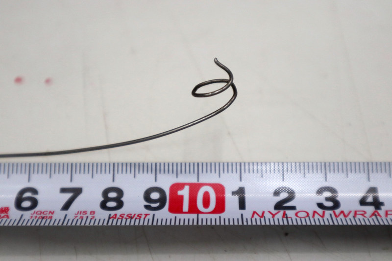 電線を通しやすいように少し隙間をあけて2重の丸が作れればOK