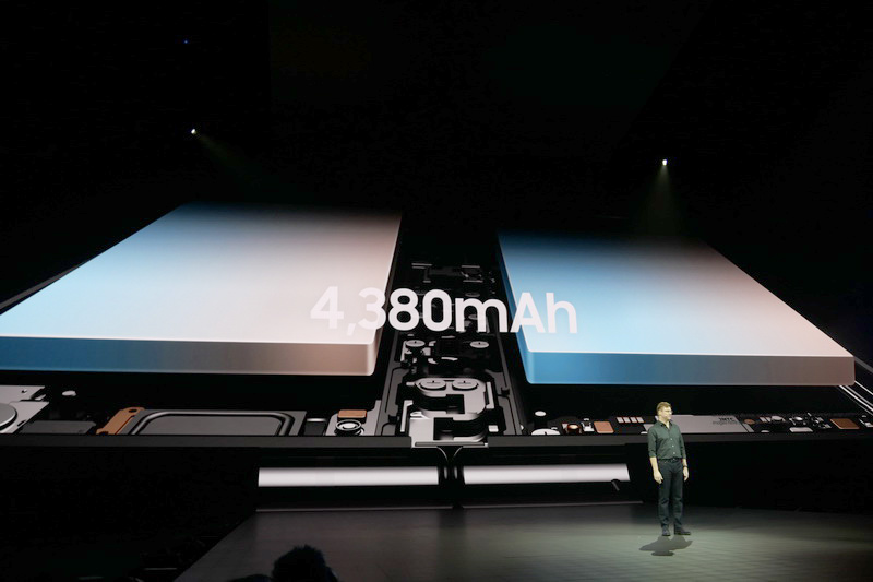 内蔵バッテリ容量は4,380mAh