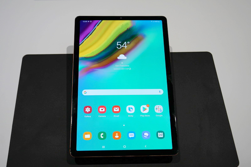 Galaxy Tab 5S。ディスプレイは、2,560×1,600ドット表示対応の10.5型Super AMOLED