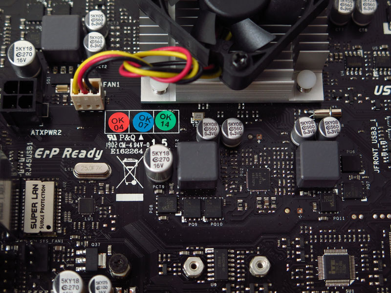 電源は2+1フェーズ