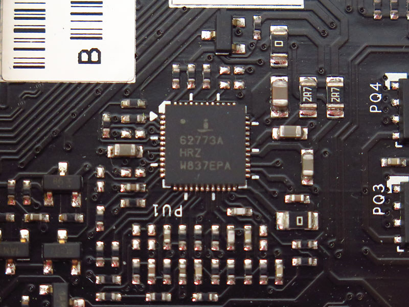 Intersil(ルネサス)製のマルチフェーズPWMレギュレータ「ISL62773A」を2つ搭載している