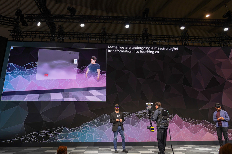 Spatialの遠隔地の相手をホログラフィックで表示して協業するデモ