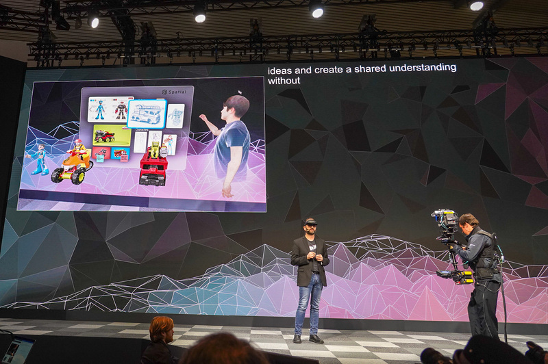 Spatialの遠隔地の相手をホログラフィックで表示して協業するデモ