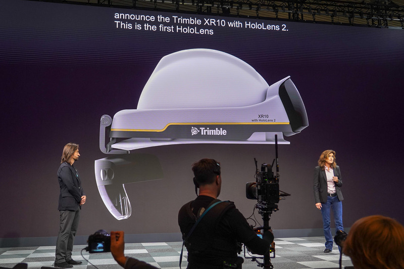 Trimble Connect for HoloLens、HoloLens 2をヘルメットにカスタマイズ。