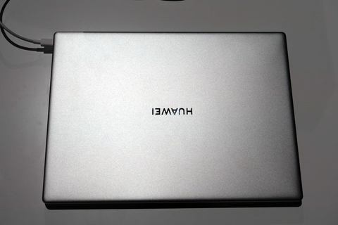 イベントレポート】Huawei、タッチ対応14型ノート「MateBook 14」を