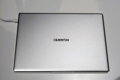 イベントレポート】Huawei、タッチ対応14型ノート「MateBook 14」を