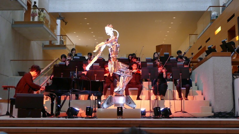 アンドロイド・オペラ「Scary Beauty(スケアリー・ビューティ)」