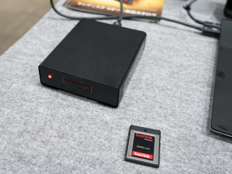 CFexpressカードと対応カードリーダ