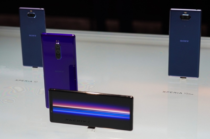 手前の2つがXperia 1、奥の2つはXperia 10とXperia 10 Plus