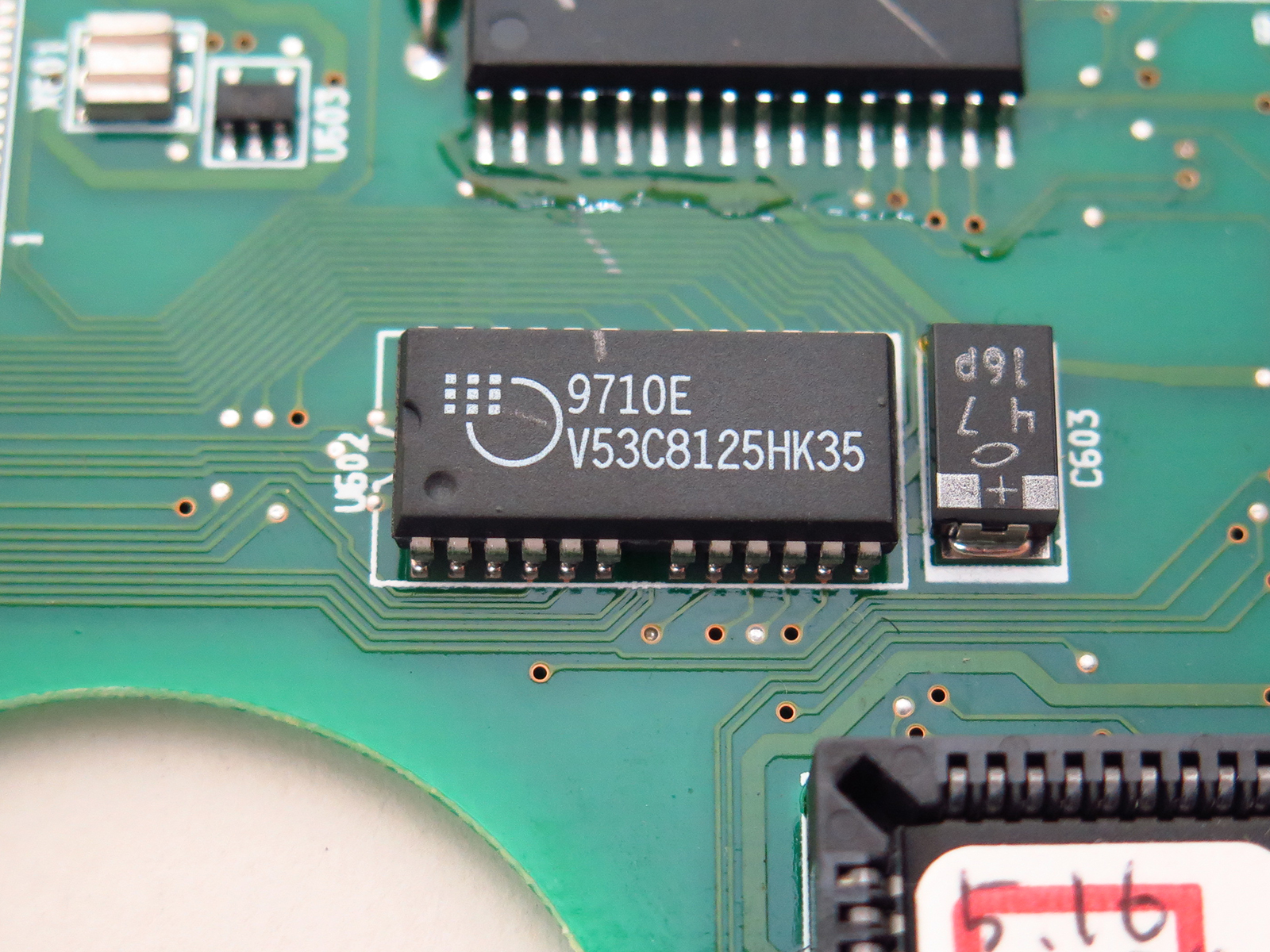 Mosel Vitelic製のファストページDRAM「V53C8125HK35」