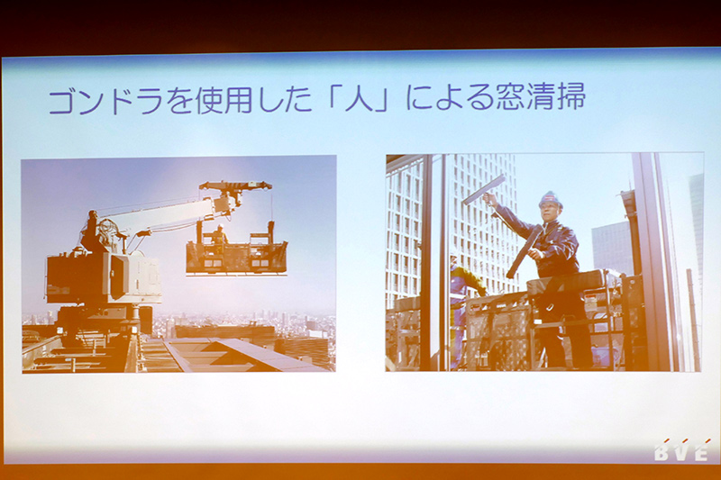 ゴンドラを使った人による窓清掃