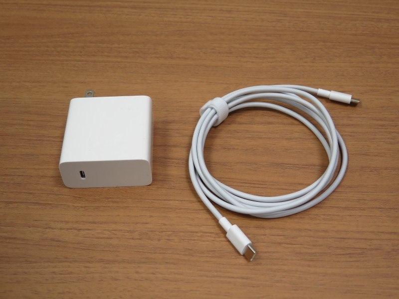 付属のポケットチャージャー