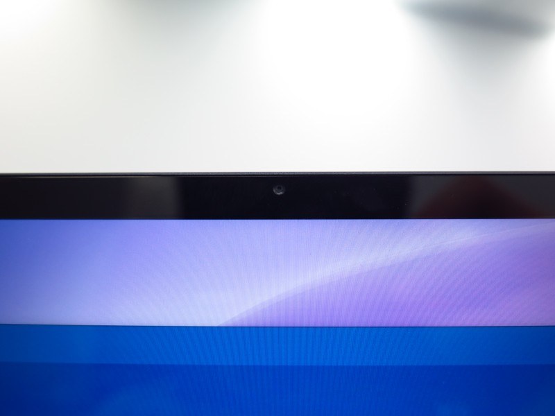 Webカメラは上部に装備されている