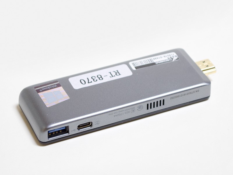 右にはUSB 3.0、Type-C