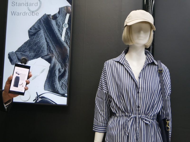 マネキンのコーディネート情報を表示する