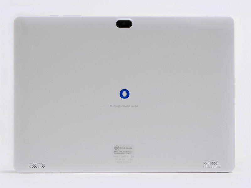 中央上に500万画素背面カメラ。下左右のスリットにスピーカー