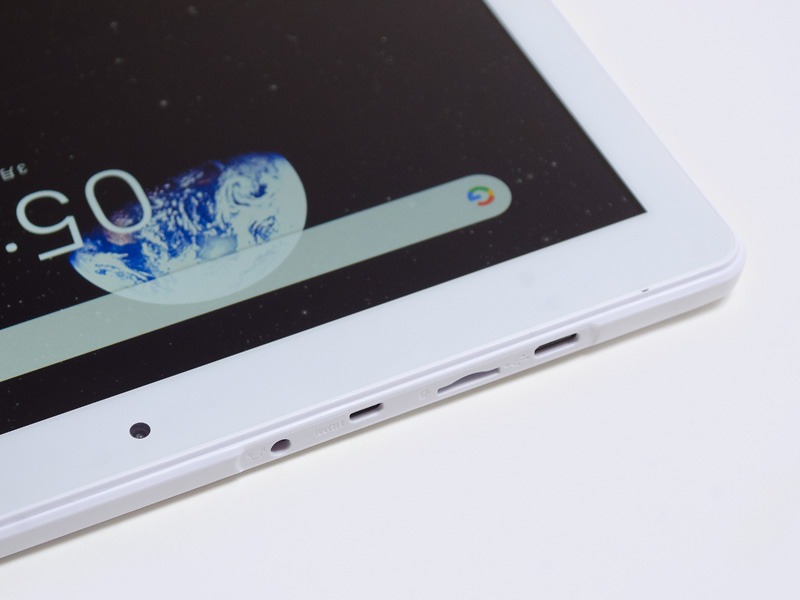 インターフェイスはUSB 2.0 Type-C、microSDカードスロット、Micro HDMI、ヘッドフォン端子