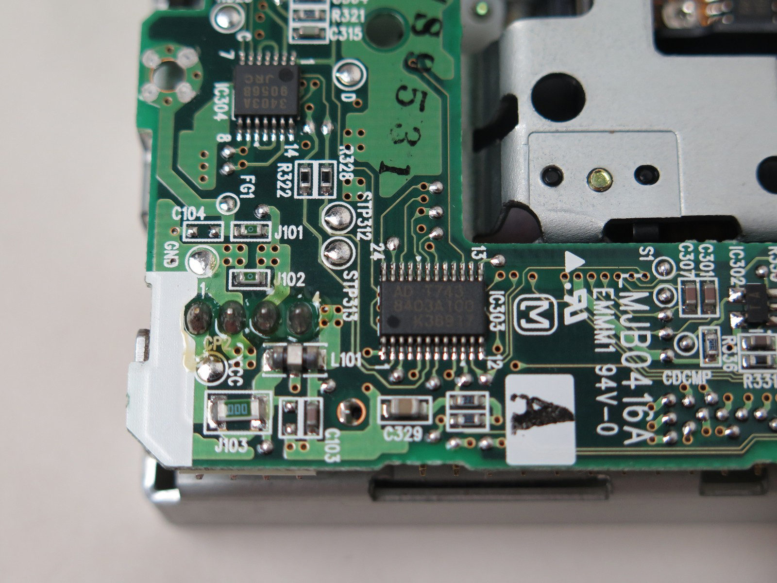 Analog Devicesの「AD8403」は4チャネルのデジタル可変抵抗器だ