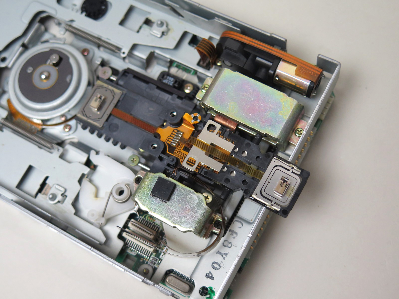 ヘッドは上下の2つ用意されている