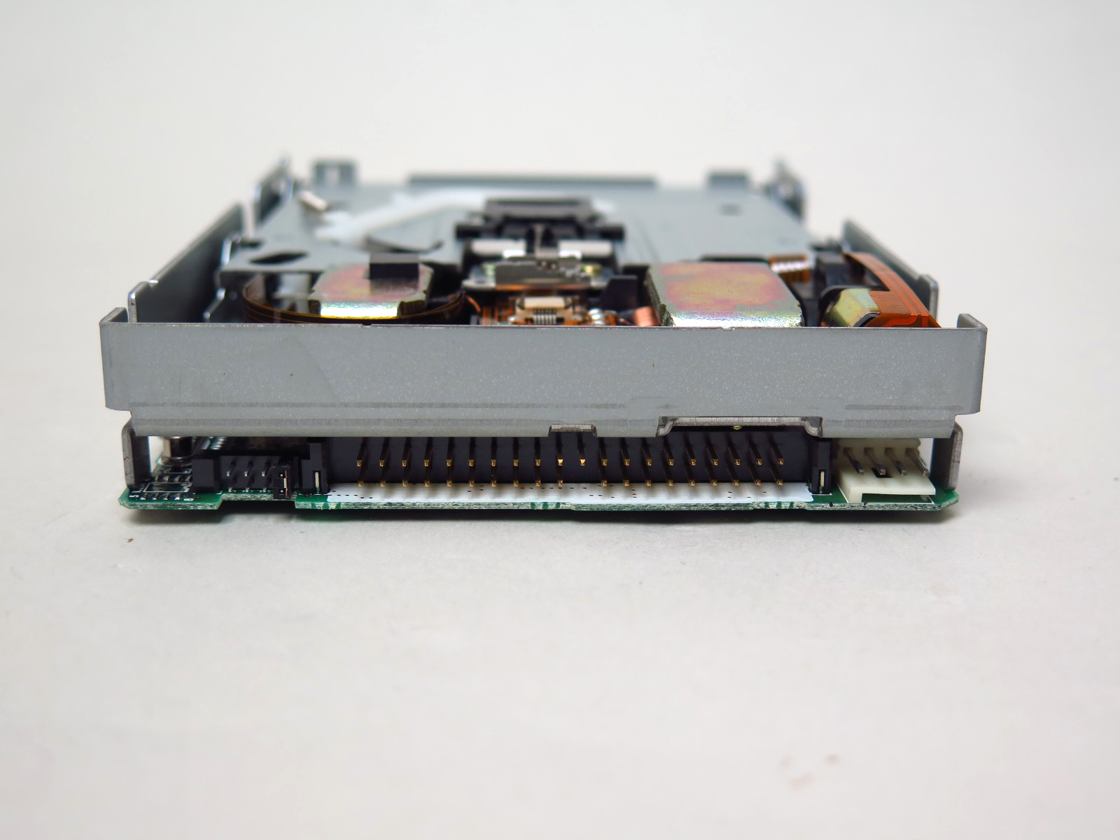 採用されているドライブは普通のATAPI接続モデルだ