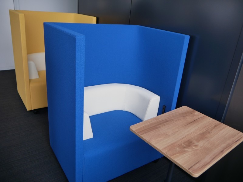 集中して仕事をするのに適した集中席。予約制で利用できる