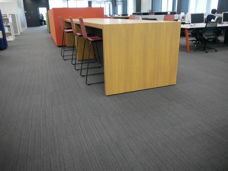 床は落ち着いた配色としている。今後は観葉植物を配置する予定だという