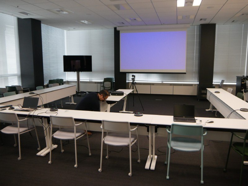 大会議室は40人以上が入れる。製品発表などにも利用するという