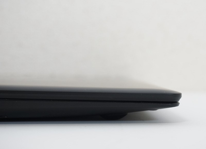 手前部分(右)に向かって薄くなっていくくさび形のデザインだ