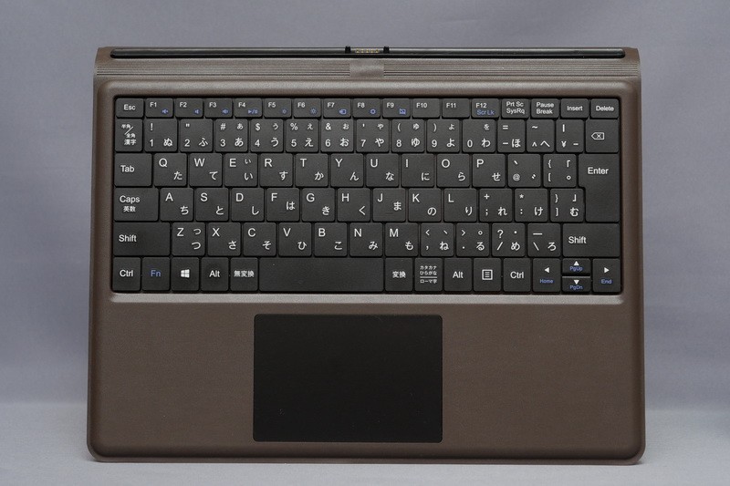 キーボードカバーに搭載しているキーボードは、タイル型キートップを採用している