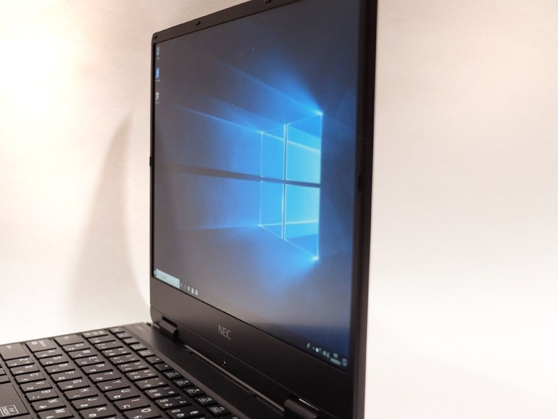 IPS液晶のため、視野角は広め