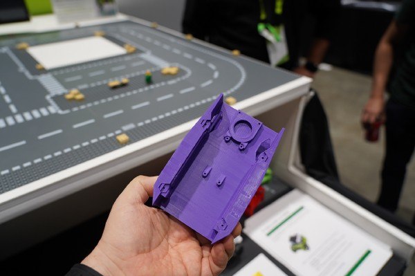 JetBotの筐体は3Dプリンタで出力する。STLデータなので、多くの3Dプリンタで出力できるとのこと