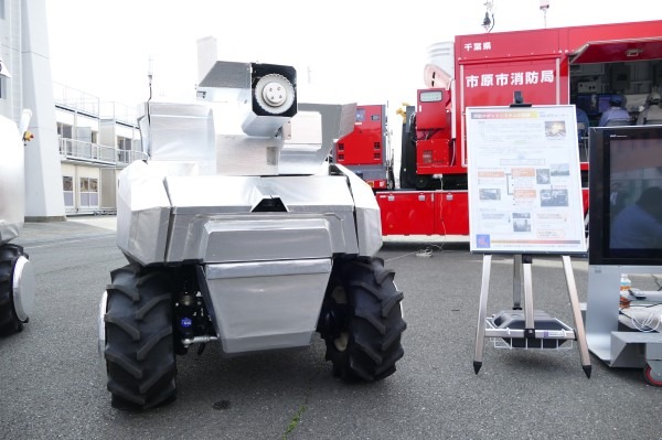 放水砲ロボット