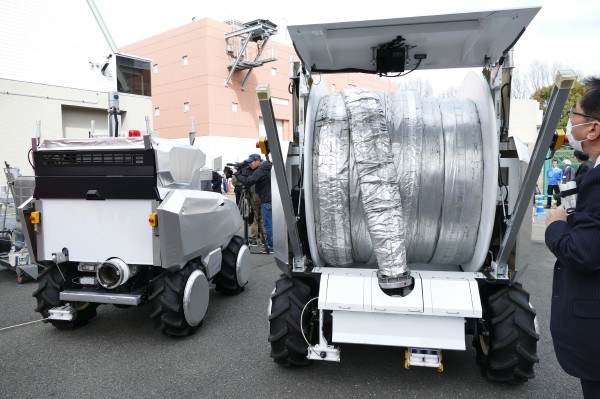 大きなリールを自動制御して重たいホースを送り出すことができる