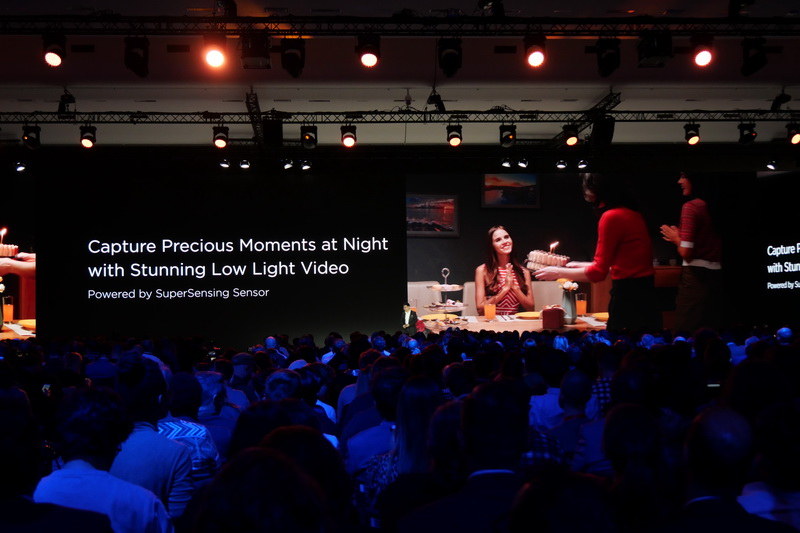 動画撮影機能も強化され、暗い場所での鮮明な撮影や、強力な手ブレ補正機能も搭載する