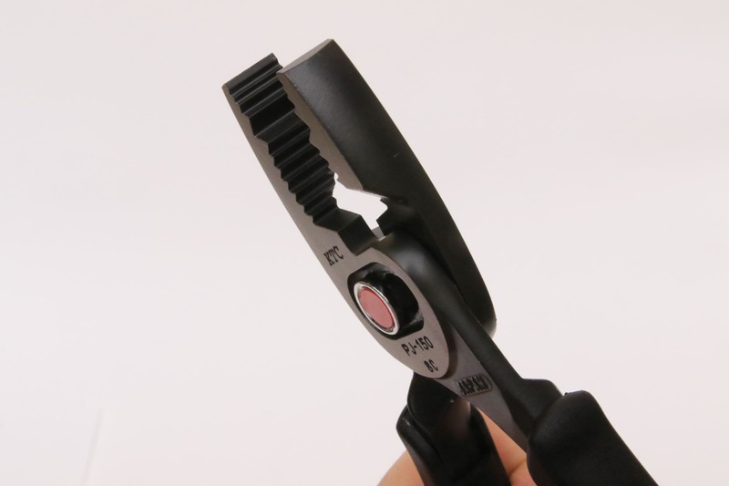 遊びも少なくしっかり。刃も他とは違いシャープで複雑になっているので、なんにでも食らいつく