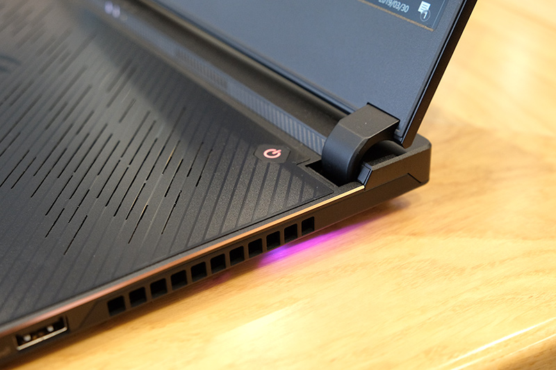 Active Aerodynamic System部分にはライティング機構が搭載