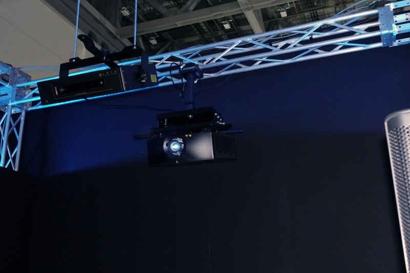 置くにはプロジェクタが置かれている