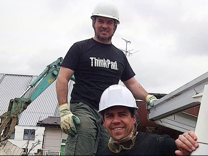 東日本大震災後の被災地でボランティア活動を行うラピン氏