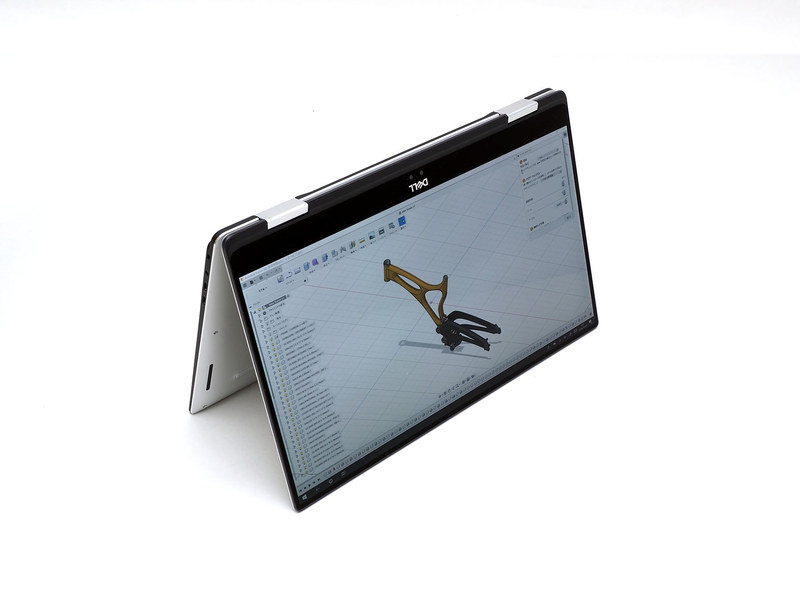 クラムシェルのほか、テント、タブレットへと変形する。とくに15.6型の大画面タブレットは、Windows 10の画面タッチがより小型のタブレットよりも格段に操作しやすい