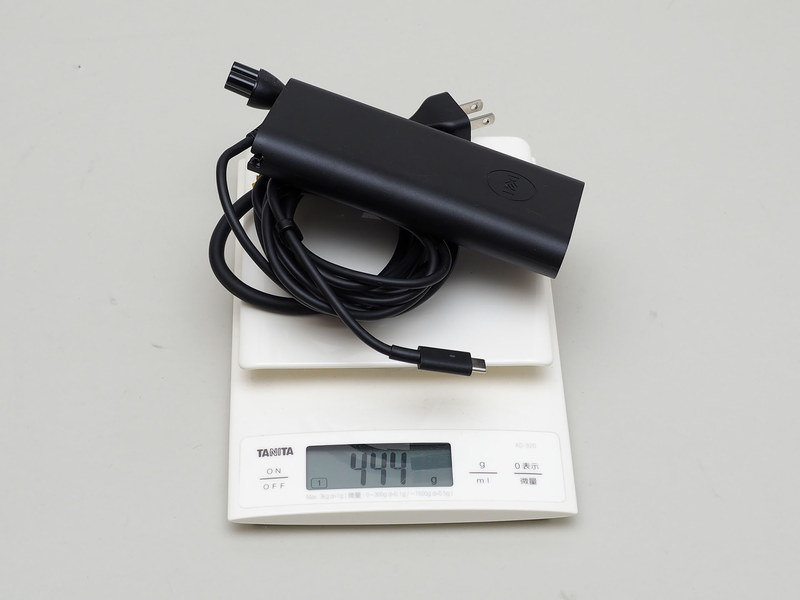 ACアダプタの重量は444gだった